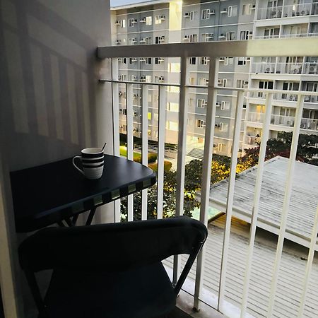 Trees Residences - Tower 11 1Br With Balcony Manille Extérieur photo