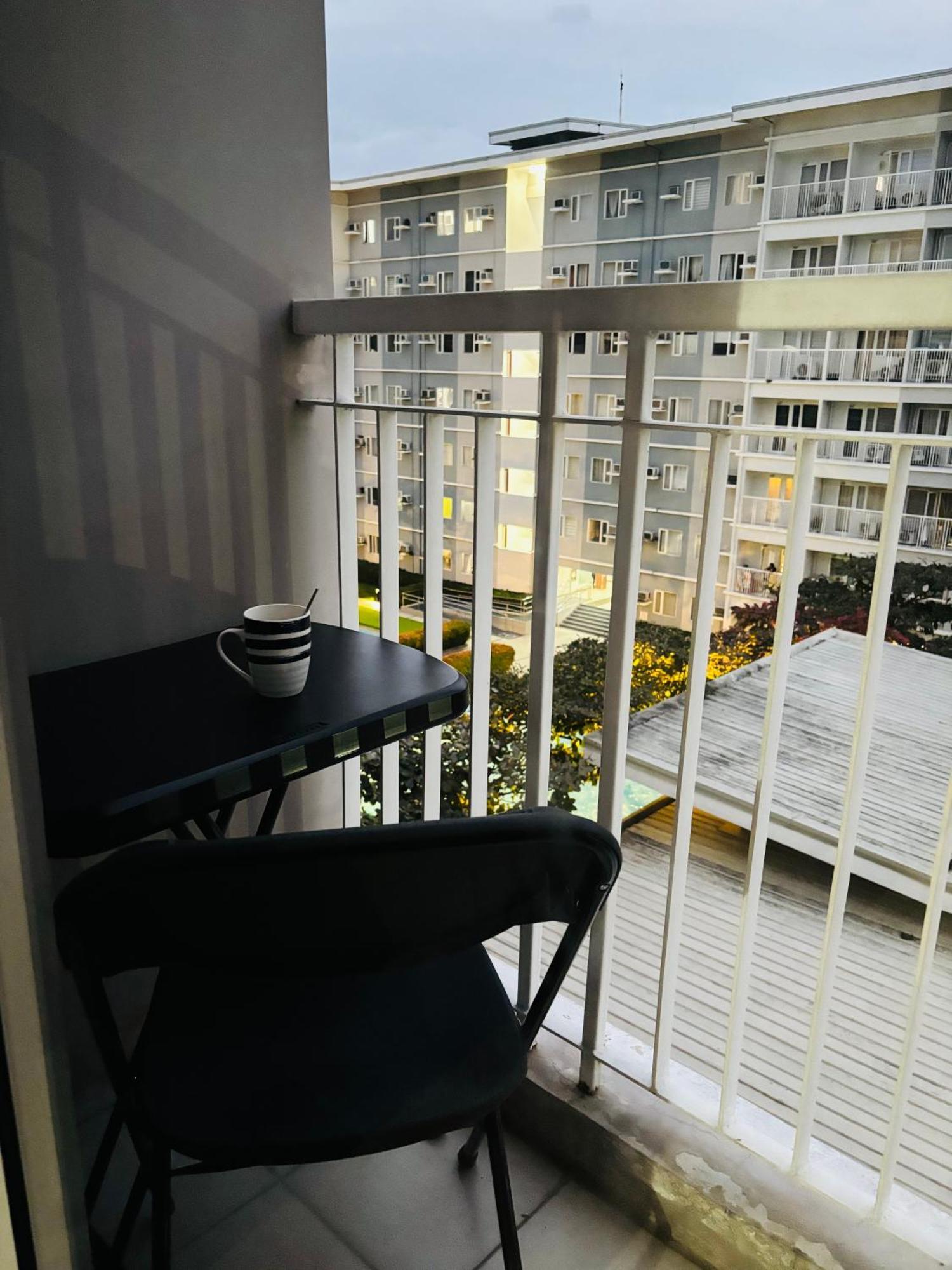 Trees Residences - Tower 11 1Br With Balcony Manille Extérieur photo